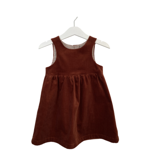 Babykleid aus Baumwoll-Cord mit Knopfleiste im Rückenteil und gezogenem Rock