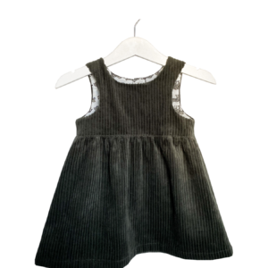 Babykleid aus Baumwoll-Cord mit Knopfleiste im Rückenteil und gezogenem Rock