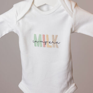 Babybody weiß "in my milk era"