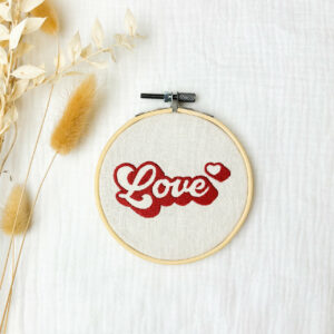 Deko Stickrahmen "Love" rot