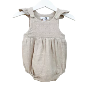 Babystrampler verspielt beige-gepunktet