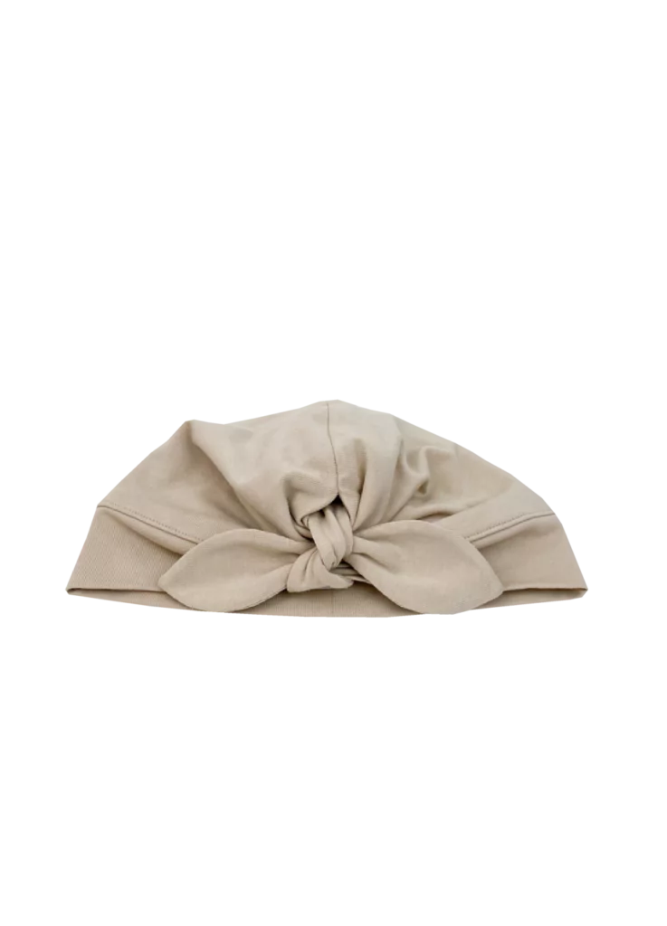 Babyhaube mit Schleife beige