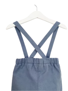 Bundfaltenhose mit Hosenträger zum verstellen. Bund über hinten mit Gummizug. Material: Leinen