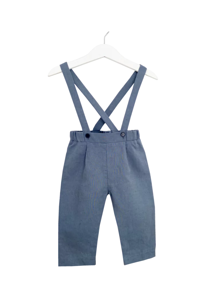 Bundfaltenhose mit Hosenträger zum verstellen. Bund über hinten mit Gummizug. Material: Leinen