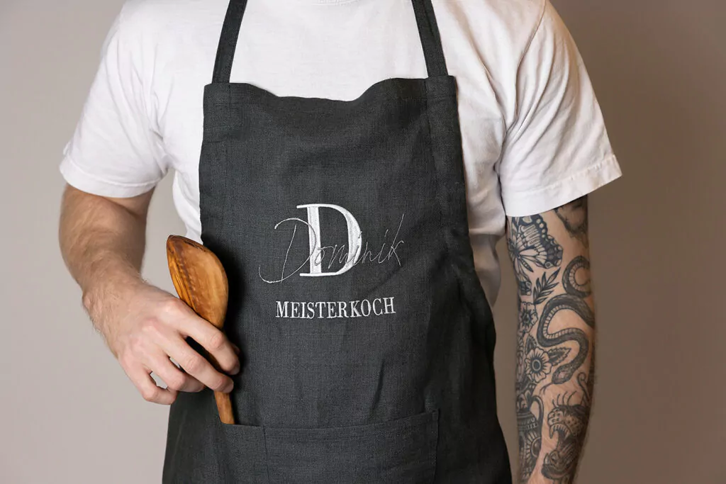 Kochschürze aus Leinen mit personalisiertem Stick