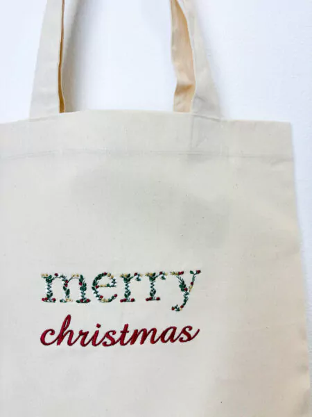 Einkaufstasche aus Bio-Baumwolle in der Farbe natur mit Bestickung "merry christmas"