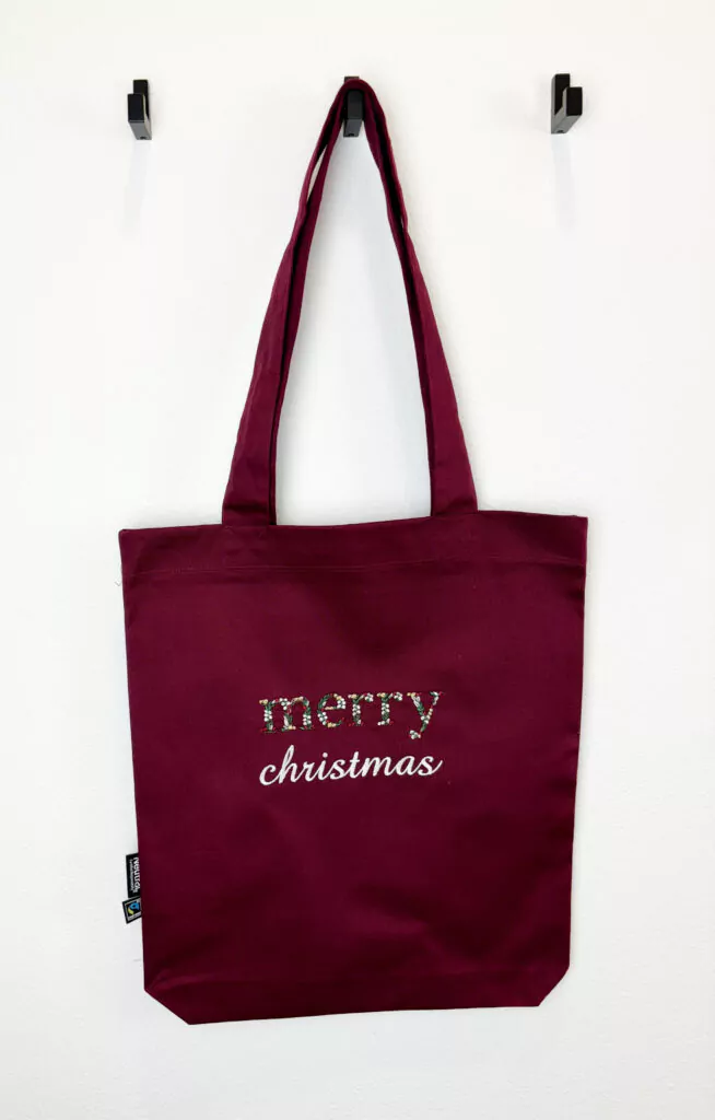 Einkaufstasche aus Bio-Baumwolle in der Farbe bordeaux mit Bestickung 