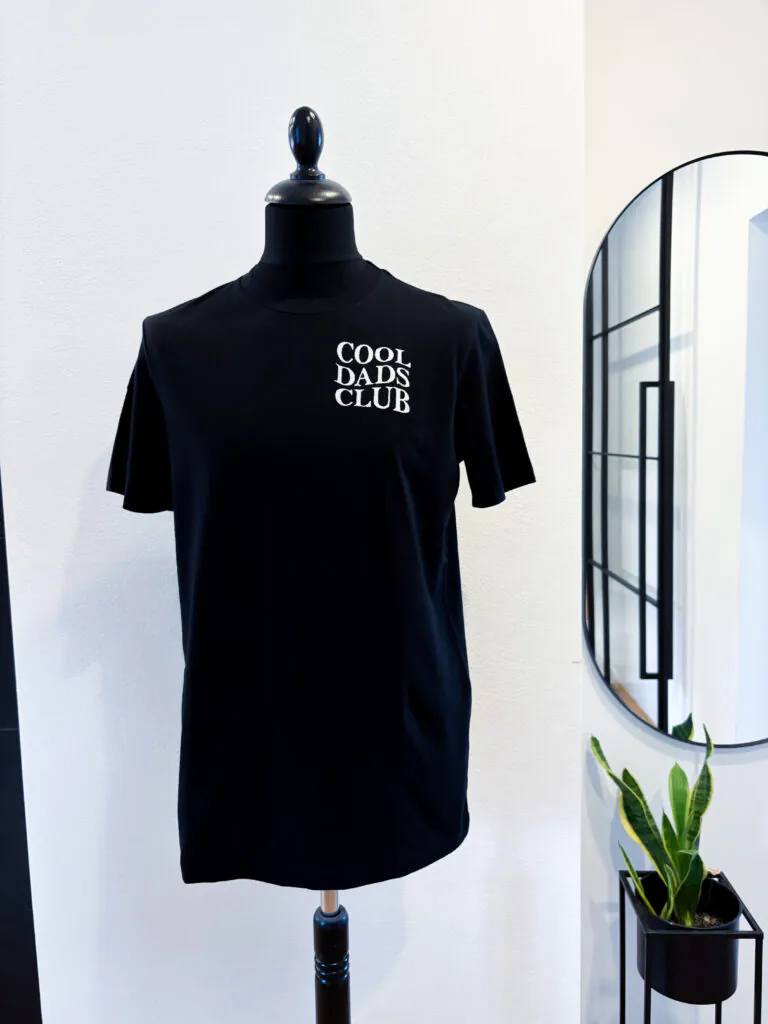 T-Shirt aus Bio-Baumwolle in schwarz mit Stickerei